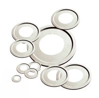 Sealing on outer ring for rigid bearing ring 60... a row of marbles