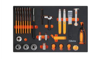Plateau thermoformé souple avec composition d'outils